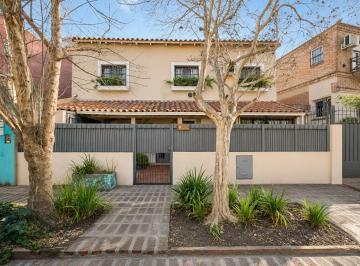 Casa · 157m² · 4 Ambientes · Venta Casa de 4 Amb. C/ Jardín, Galería y Parrilla en El Bajo