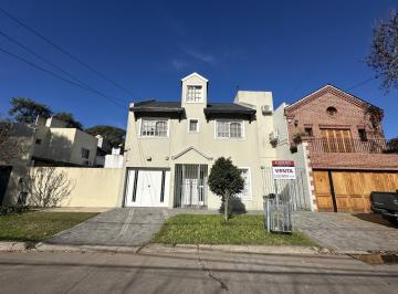 Casa · 210m² · 7 Ambientes · 2 Cocheras · Casa en Venta de 5 Dorm., Patio con Parrilla y Lavadero. Cochera. Barrio Smithfield, Zárate