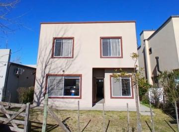 Casa · 120m² · 4 Ambientes · 1 Cochera · Casa 2 Plantas Recién Estrenada Acepta Financiación en Domselaar Chico Venta