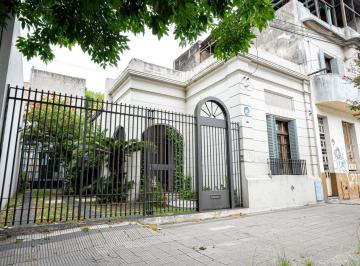 Casa · 256m² · 5 Ambientes · 1 Cochera · Casa en Venta La Plata Destino Comercial