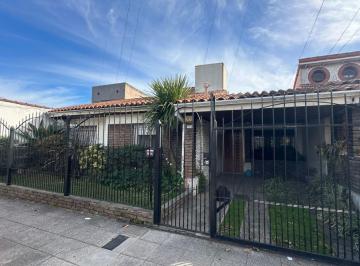 Casa de 4 ambientes, Lomas de Zamora · Venta Casa 3 Dorm. en Banfield. Pedernera 1318. Apta Credito.
