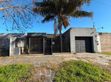 Casa · 90m² · 3 Ambientes · 1 Cochera · Casa Venta Ituzaingo 3 Ambientes Pileta