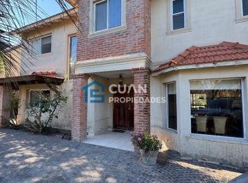 Casa · 191m² · 4 Ambientes · 4 Cocheras · Casa Saint Matthews en Alquiler - Cuan Propiedades