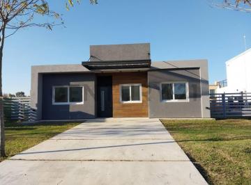 Casa · 140m² · 5 Ambientes · 3 Cocheras · Casa en Venta Barrio San Pablo, Pilar. 5 Ambientes con Pileta. Acepta Financiación.