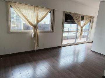 Departamento · 62m² · 3 Ambientes · 1 Cochera · 3 Amb Al Frente con Cochera, Superluminoso!