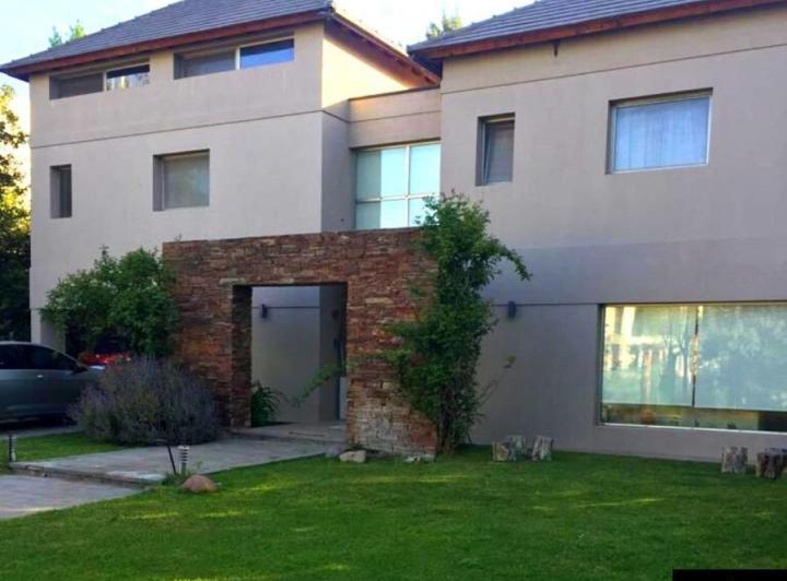 Casa · 393m² · 5 Ambientes