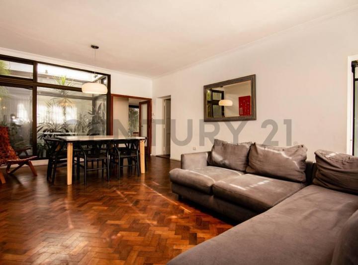 Casa · 203m² · 6 Ambientes · 1 Cochera