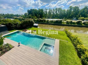 Casa · 411m² · 8 Ambientes · Casa a La Venta en El Yacht