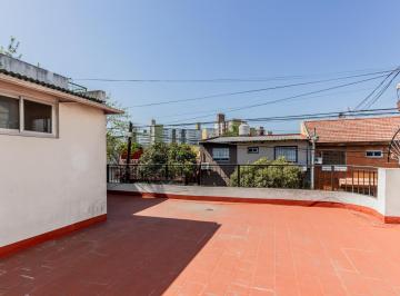 Casa · 218m² · 5 Ambientes · Casa Multifamiliar en Venta de 6 Ambientes con Patio, Terraza y Quincho con Parrilla