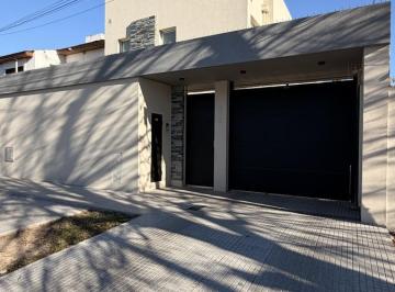 PH · 95m² · 4 Ambientes · 1 Cochera · PH en La Plata