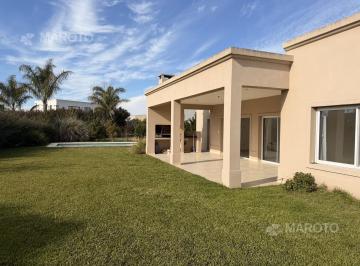 Casa · 826m² · 6 Ambientes · 3 Cocheras · Casa en Alquiler en El Canton Norte con Pileta