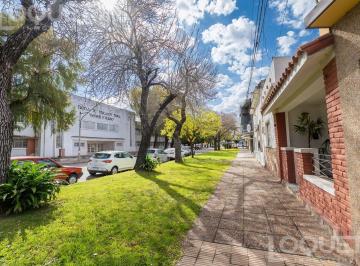 Casa · 178m² · 5 Ambientes · 1 Cochera · Venta de Casa Dos Dorm., Patio y Cochera Sobre Av Gral Paz, Santa Fe Capital.