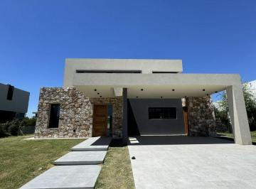 Casa de 5 ambientes, Ezeiza · Hermosa Propiedad a Estrenar 5 Ambientes en Terralagos