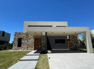 Casa · 280m² · 5 Ambientes · Hermosa Propiedad a Estrenar 5 Ambientes en Terralagos