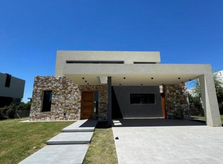 Casa · 280m² · 5 Ambientes