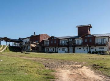 Quinta vacacional de 19 ambientes, Villa General Belgrano · Posada de 27 Ha con 16 Habitaciones en Venta en Villa General Belgrano