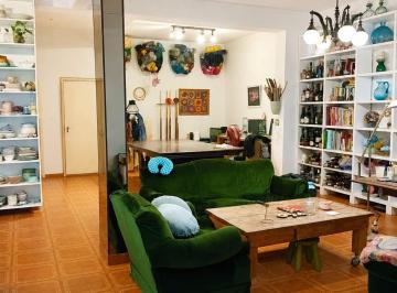 Casa · 450m² · 5 Ambientes · 1 Cochera · Venta Casa 5 Amb Cochera Galpón Terraza Flores