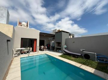 Casa · 70m² · 3 Ambientes · 2 Cocheras · Duplex en Planta Baja 2 Dorm - Docta - Detalles de Calidad