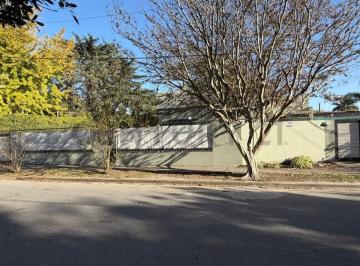 Casa · 100m² · 4 Ambientes · 3 Cocheras · Venta de Casa en Villa Castells Sobre 2 Lotes de 10 X 50 Cada Uno