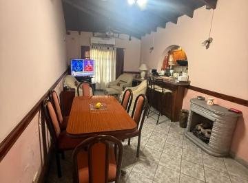 PH · 3 Ambientes · PH de Tres Ambientes con Patio en Venta en Avellaneda