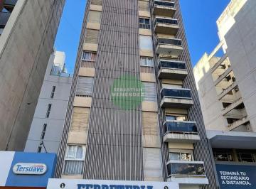 Departamento · 98m² · 6 Ambientes · 3 Dorm. - Refaccionado - Centro - 2 Baños - Departamento en Venta en Centro