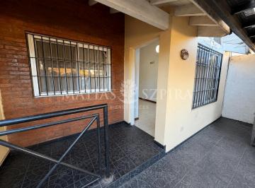 Casa · 85m² · 4 Ambientes · 2 Cocheras · Casa a La Venta en Merlo