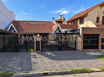 Casa · 85m² · 4 Ambientes · 2 Cocheras · Casa a La Venta en Merlo