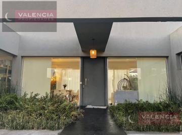 Casa · 137m² · 5 Ambientes · 2 Cocheras · Casa en San Francisco