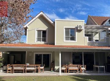 Casa · 257m² · 6 Ambientes · 10 Cocheras · Barrio Cerrado La Chacra Victoria