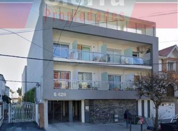 Departamento de 2 ambientes, Lomas de Zamora · Departamento de Dos Ambientes con Cochera en Excelente Zona.