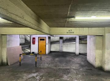 Garage , Rosario · Alquiler Cochera Amplia (24 M²) - Edificio Travella, Frente a La Favorita