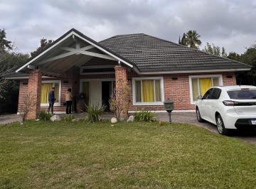 Casa · 215m² · 7 Ambientes · 6 Cocheras · Casa en Venta Barrio Boca Ratón