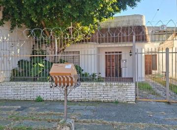 Casa en Venta de 3 ambientes Bernal Este · Bernal Casa Amplia Muy Bien Ubicada
