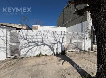 Casa · 57m² · 3 Ambientes · 2 Cocheras · Lote 8x50, con Casa 3 Ambientes, a Reciclar, Caseros, Pba.
