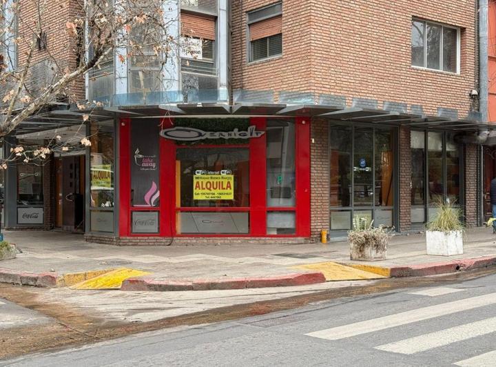 Local comercial · 180m² · 7 Ambientes