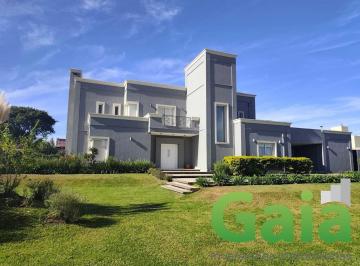 Casa · 1881m² · 4 Dormitorios · 4 Cocheras · Casa en Venta en El Tipal