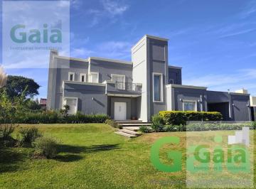 Casa · 1881m² · 4 Dormitorios · 4 Cocheras · Casa en Venta en El Tipal