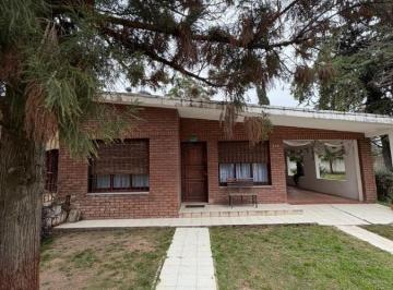 Casa · 140m² · 4 Ambientes · 6 Cocheras · Venta Casa 3 Dorm. Bialet Masse