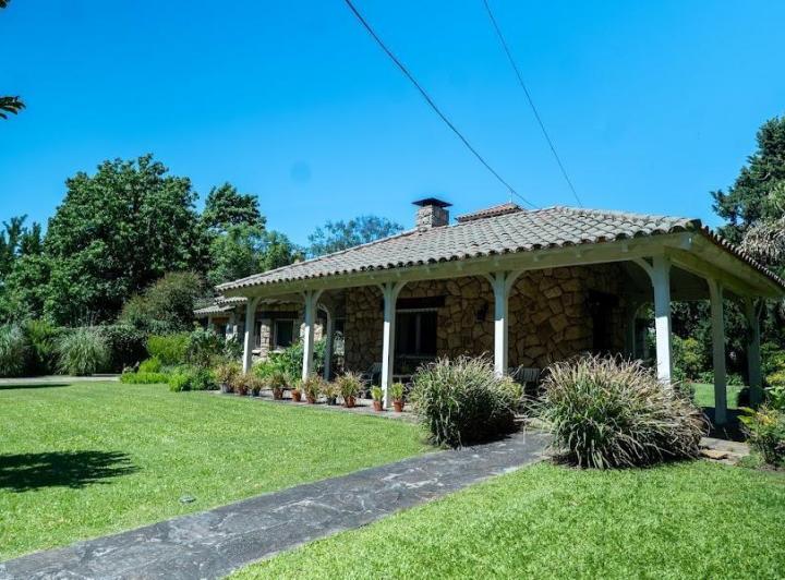 Terreno · 340m² · 7 Ambientes · 9 Cocheras
