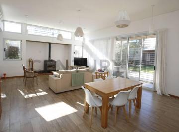 Casa · 123m² · 4 Ambientes · 1 Cochera · Casa en Venta de Dos Dorm. en City Bell