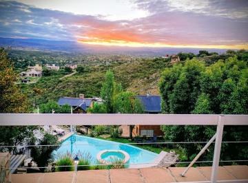Casa · 300m² · 10 Ambientes · 4 Cocheras · Complejo de Cabañas en Villa Ernestina