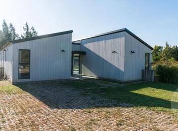 Casa · 210m² · 4 Ambientes · Casa en Alquiler en Fincas Sporting