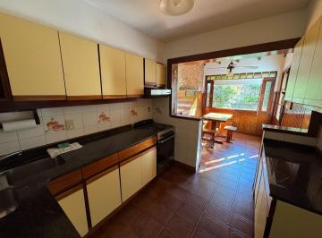 Casa · 180m² · 4 Ambientes · 3 Cocheras · Casa en Olivos