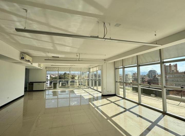 Oficina comercial · 160m² · 4 Ambientes · 2 Cocheras