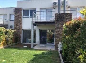 Casa · 100m² · 4 Ambientes · 2 Cocheras · Senderos, Nordelta - Lc, 3 Dorm, (1 en Ste) 3 Baños, Cocina - Comedor Diario. Jardín y 2 Cocheras.