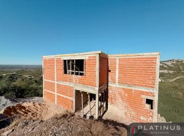 Casa · 1268m² · 5 Ambientes · 2 Cocheras · Casa en Venta de 3 Dorm. - Vistas de La Deseada