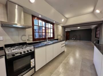 Casa · 170m² · 4 Ambientes · 1 Cochera · Casa Venta 4 Ambientes con Quincho y Cochera Villa Luzuriaga
