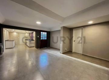 Casa · 170m² · 4 Ambientes · 1 Cochera · Casa Venta 4 Ambientes con Quincho y Cochera Villa Luzuriaga
