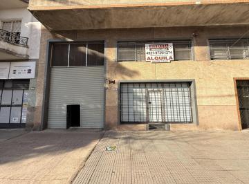 Bodega-Galpón · 170m² · 3 Ambientes · Galpón con Local Comercial en Alquiler en Parque Chacabuco