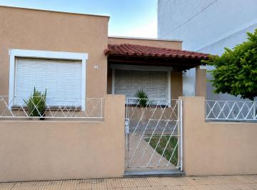 Casa de 3 ambientes, Almirante Brown · Casa en Impecable Estado a m. de Amenedo - a m. Transporte